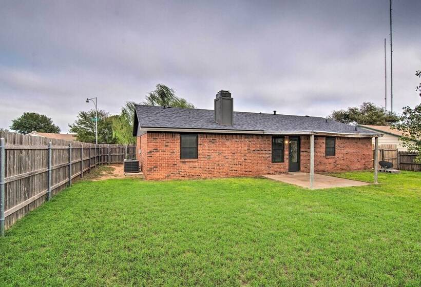 Lubbock Home W/ Backyard   6 Mi To Texas Tech