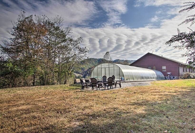 Luxe Cabin W/ Covered Pool + Smoky Mountain Vistas