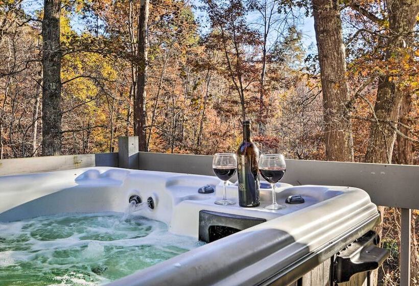 Luxe Dog Friendly Cabin W/ Hot Tub & Game Room