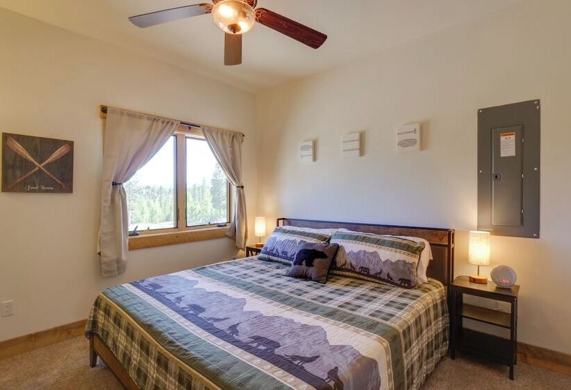 Luxe Grand Lake Cabin W/ Hot Tub & Lake Views!