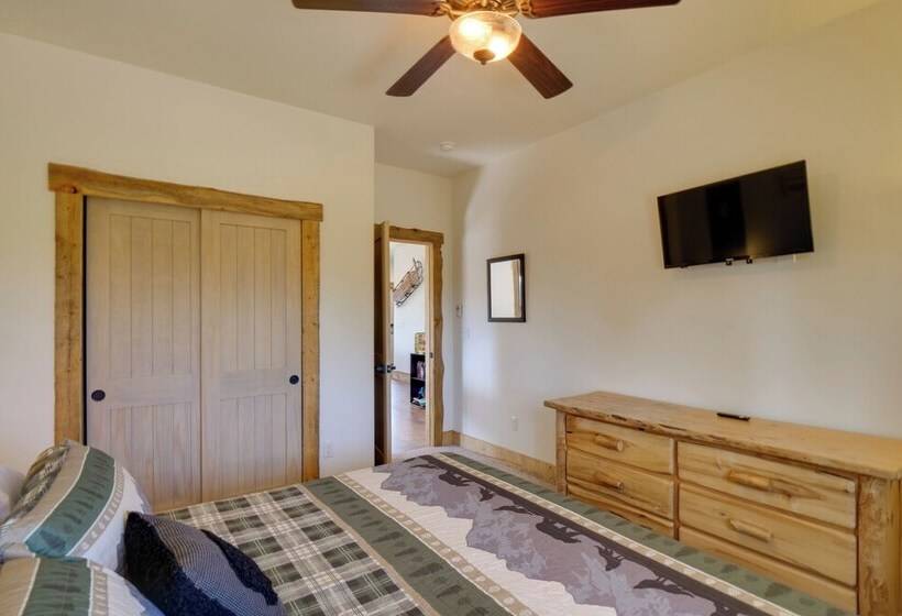 Luxe Grand Lake Cabin W/ Hot Tub & Lake Views!