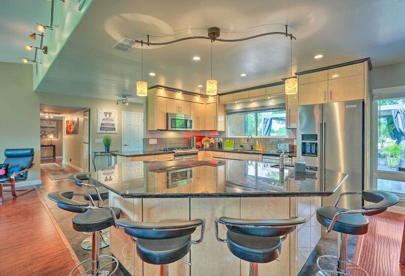 Luxe Granite Bay Home W/ Hot Tub, Fire Pits!