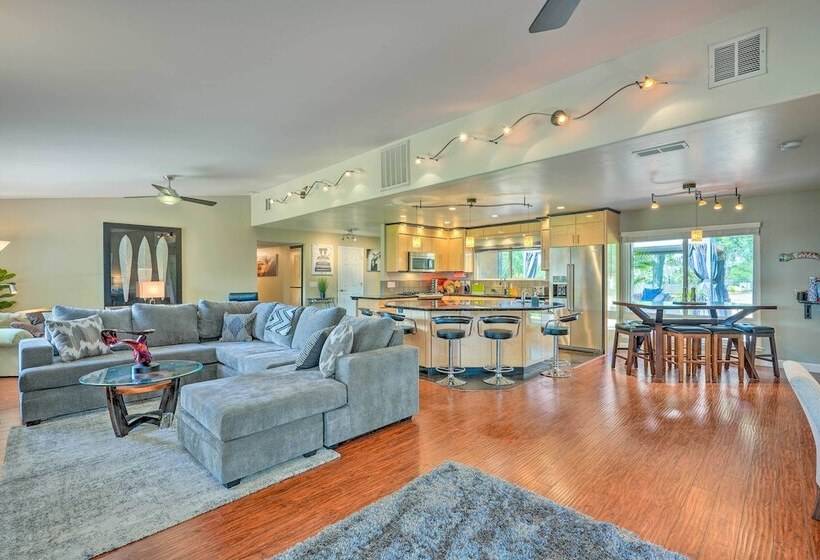 Luxe Granite Bay Home W/ Hot Tub, Fire Pits!