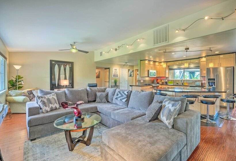 Luxe Granite Bay Home W/ Hot Tub, Fire Pits!