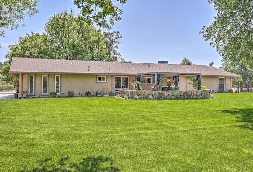 Luxe Granite Bay Home W/ Hot Tub, Fire Pits!