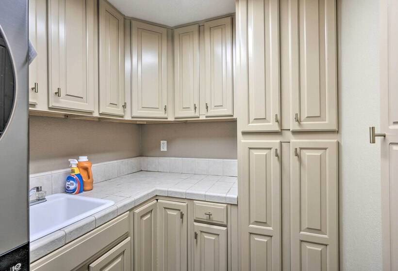 Luxe Granite Bay Home W/ Hot Tub, Fire Pits!