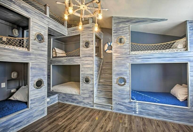 Luxe Lakefront Escape W/ 4 Kayaks, Hot Tub, Beach!