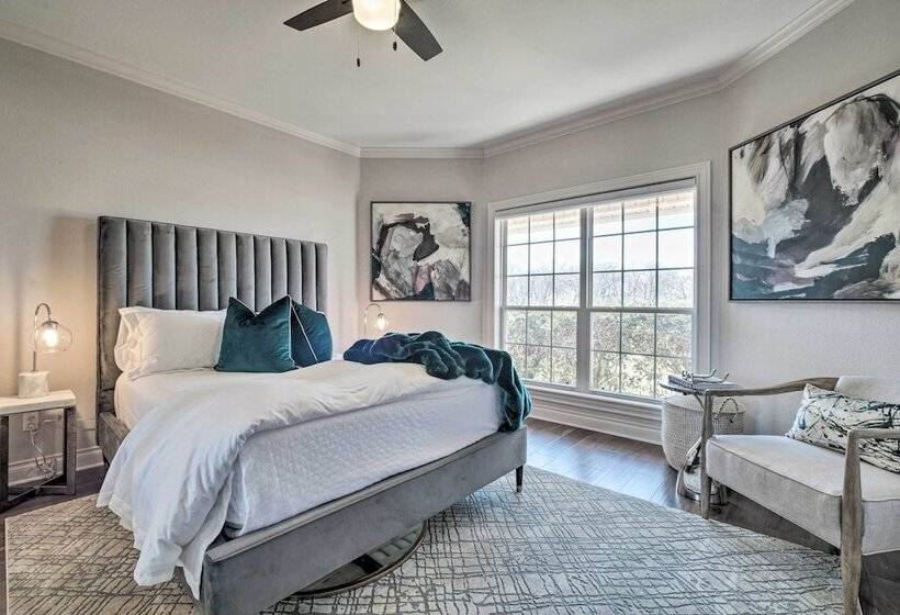 Luxurious Navasota Retreat   14 Mi To A & M!