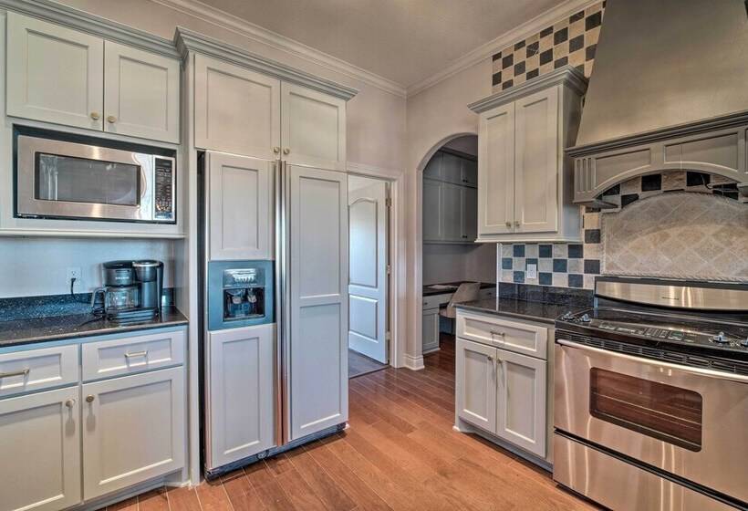 Luxurious Navasota Retreat   14 Mi To A & M!