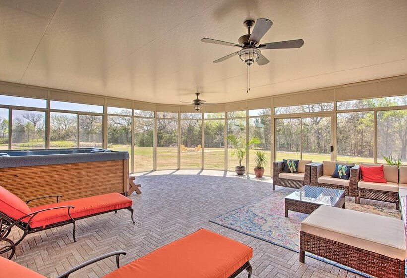 16 Acre Ranch In Pilot Point W/ Private Pond & Spa