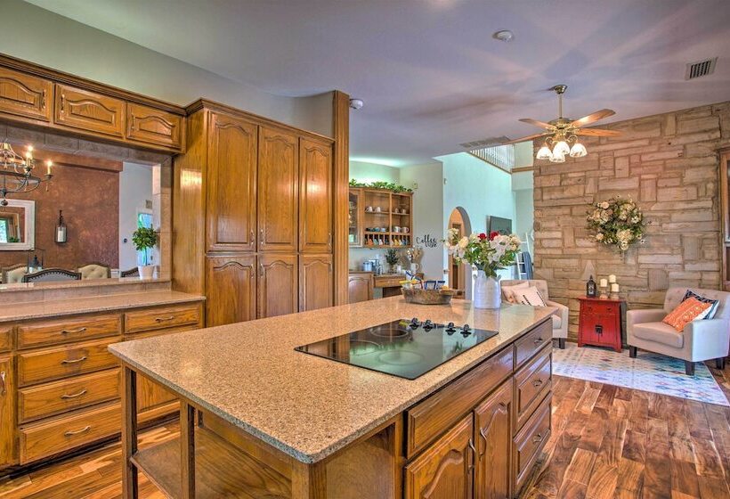 16 Acre Ranch In Pilot Point W/ Private Pond & Spa