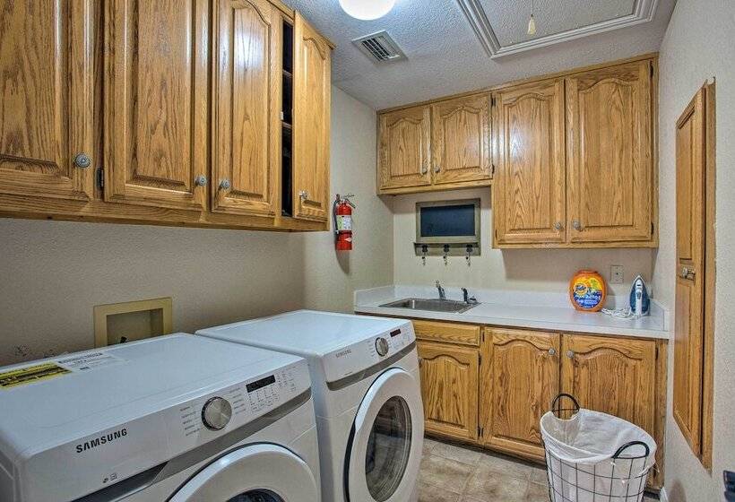 16 Acre Ranch In Pilot Point W/ Private Pond & Spa