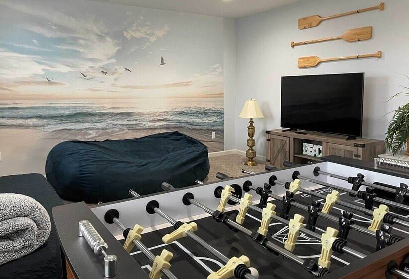 Luxury Home On Golf Course: Walk To The Beach!