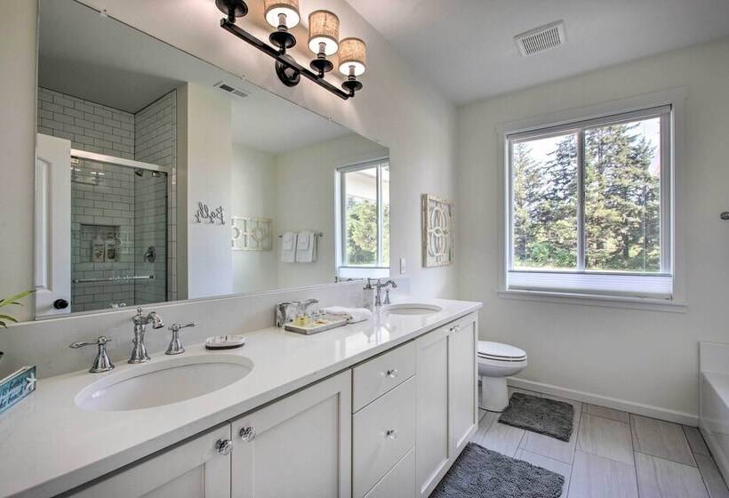 Luxury Home On Golf Course: Walk To The Beach!