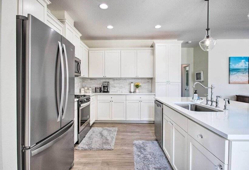 Luxury Home On Golf Course: Walk To The Beach!