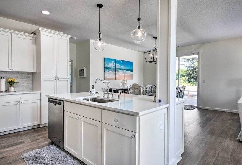 Luxury Home On Golf Course: Walk To The Beach!