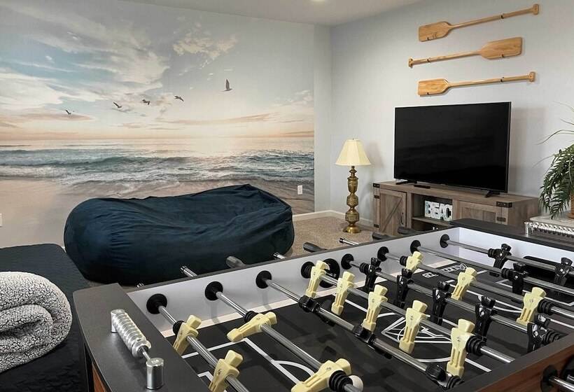 Luxury Home On Golf Course: Walk To The Beach!