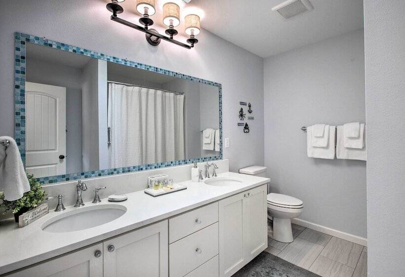 Luxury Home On Golf Course: Walk To The Beach!