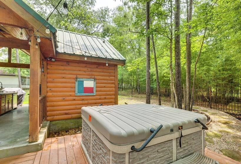 Cape Royale  Luxury Livingston Cabin W/ Hot Tub!