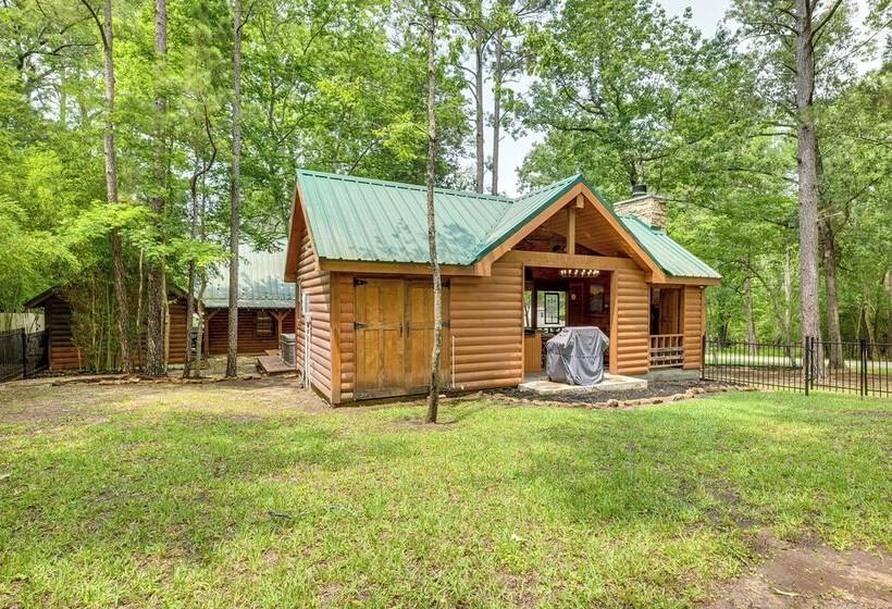 Cape Royale  Luxury Livingston Cabin W/ Hot Tub!