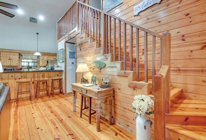 Cape Royale  Luxury Livingston Cabin W/ Hot Tub!