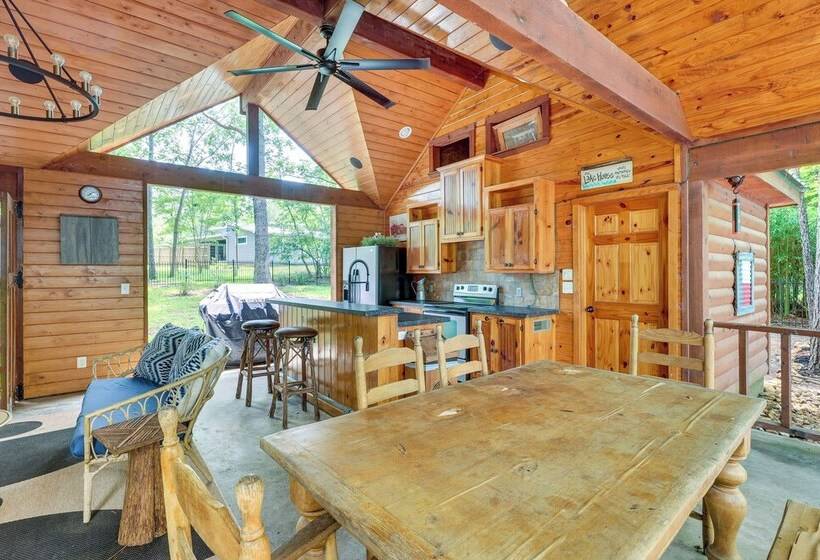 Cape Royale  Luxury Livingston Cabin W/ Hot Tub!