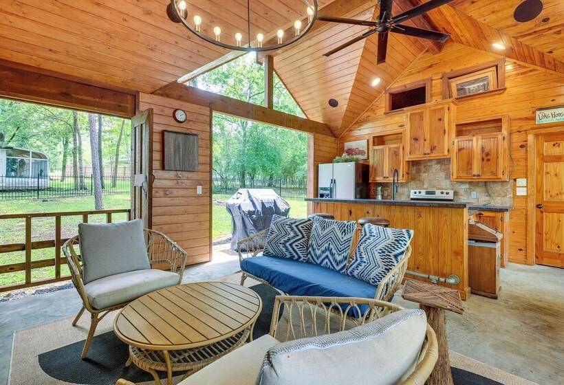 Cape Royale  Luxury Livingston Cabin W/ Hot Tub!