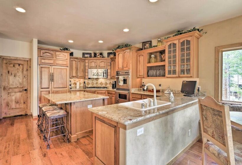 Luxury Lodge On Blue River & Breck Shuttle Route!