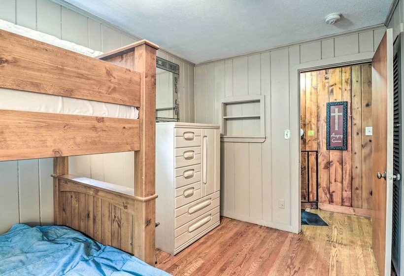 Maggie Valley Retreat With Hot Tub + Fire Pit!