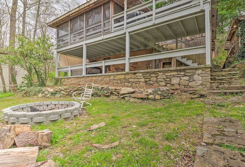 Maggie Valley Retreat With Hot Tub + Fire Pit!