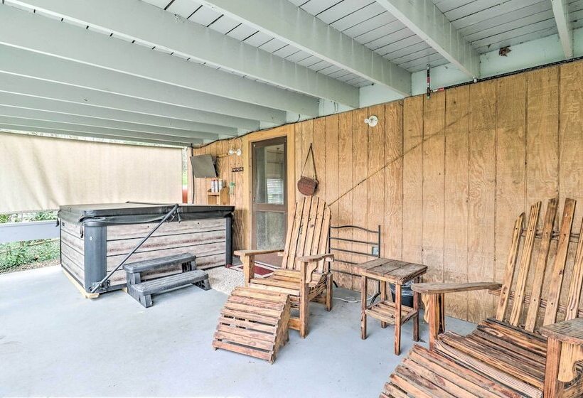 Maggie Valley Retreat With Hot Tub + Fire Pit!