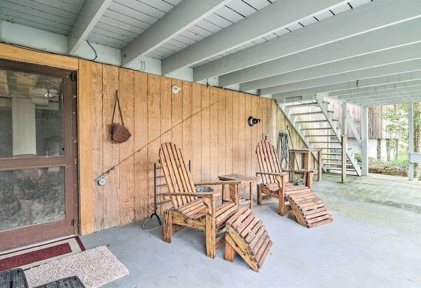 Maggie Valley Retreat With Hot Tub + Fire Pit!