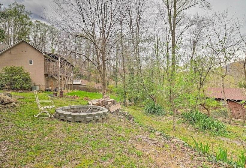 Maggie Valley Retreat With Hot Tub + Fire Pit!