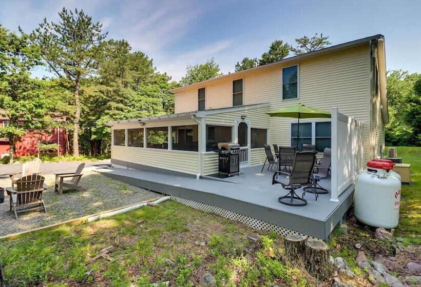 Blakeslee Home W/ Private Hot Tub, 5 Mi To Skiing!