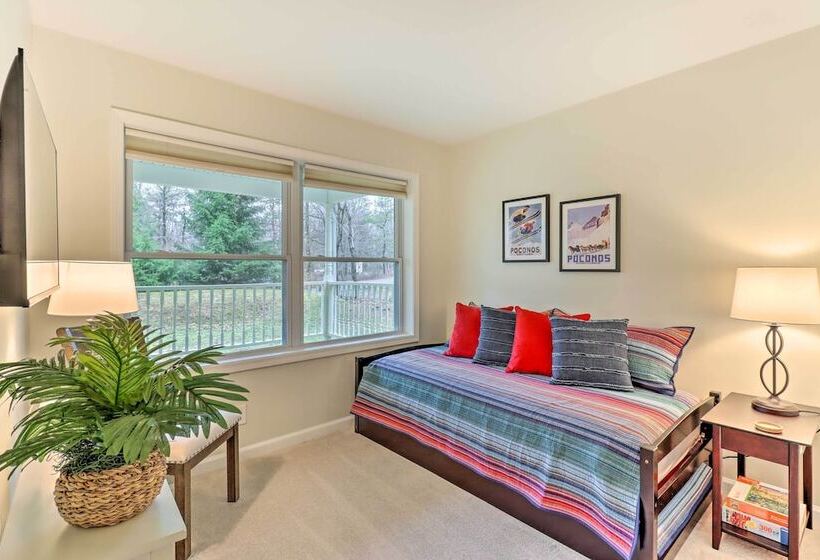 Blakeslee Home W/ Private Hot Tub, 5 Mi To Skiing!