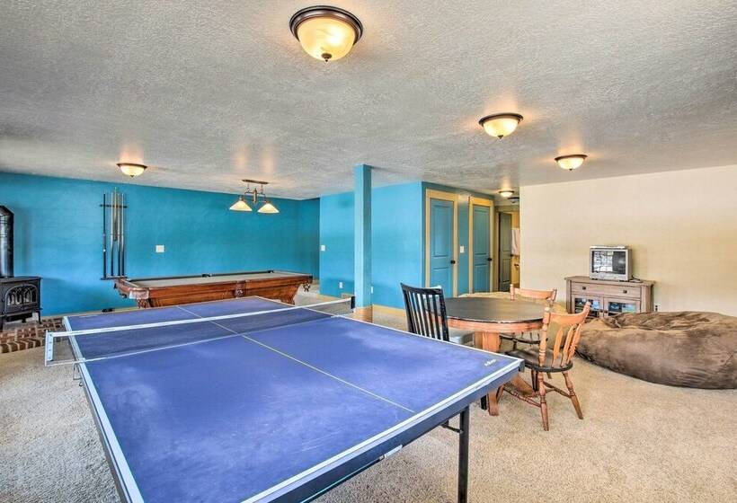 Massive Cabin W/ Game Room, 1 Mi To Bear Lake