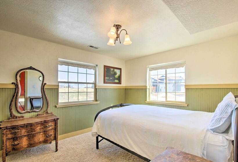 Massive Cabin W/ Game Room, 1 Mi To Bear Lake