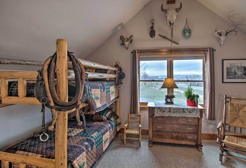 Mcniven S Rest  Guest House W/ Mtn Views!