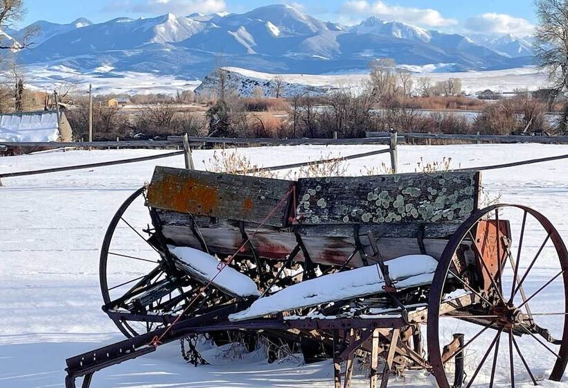 Mcniven S Rest  Guest House W/ Mtn Views!