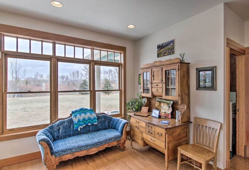Mcniven S Rest  Guest House W/ Mtn Views!