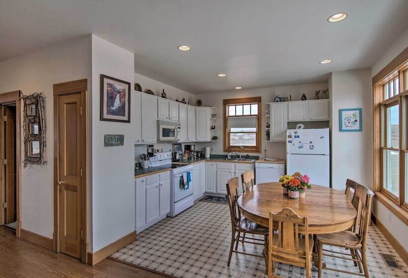 Mcniven S Rest  Guest House W/ Mtn Views!