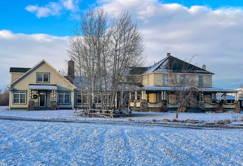 Mcniven S Rest  Guest House W/ Mtn Views!