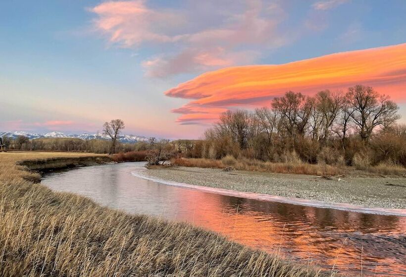 Mcniven S Rest  Guest House W/ Mtn Views!