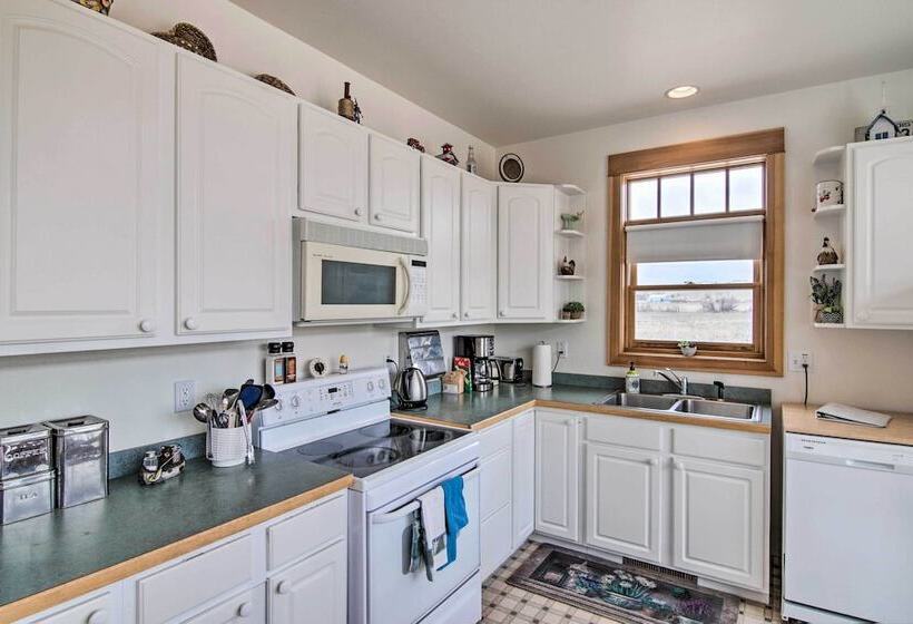 Mcniven S Rest  Guest House W/ Mtn Views!