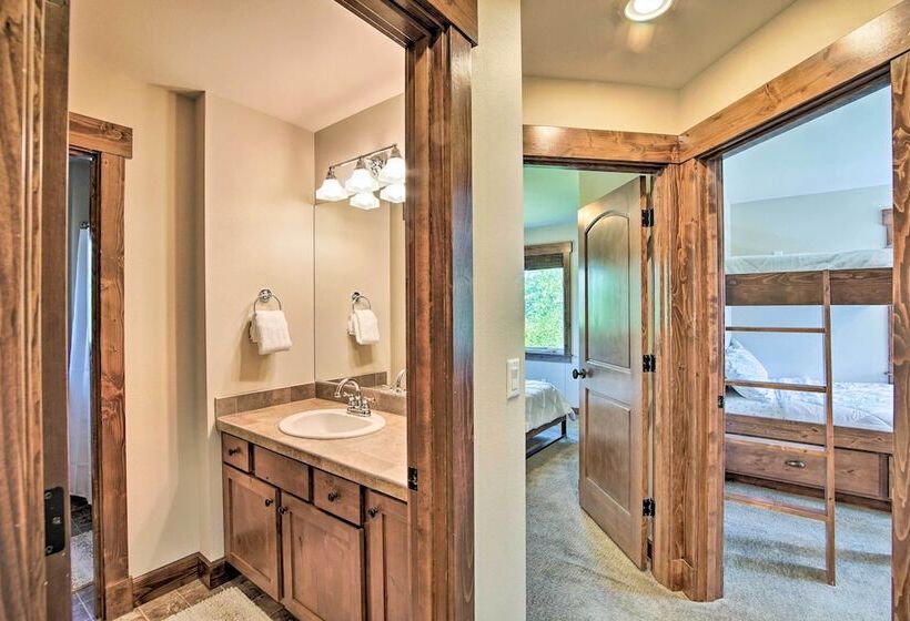 Modern Alpine Home On Prospector Golf Course!