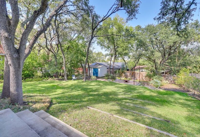 Modern Austin Home W/ Yard ~ 1 Mi From Acl!