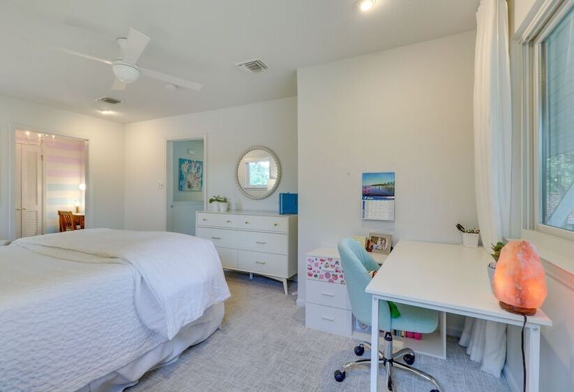 Modern Austin Home W/ Yard ~ 1 Mi From Acl!