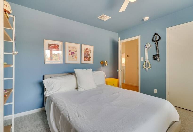 Modern Austin Home W/ Yard ~ 1 Mi From Acl!