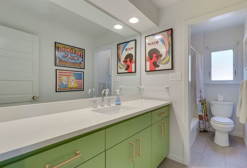 Modern Austin Home W/ Yard ~ 1 Mi From Acl!