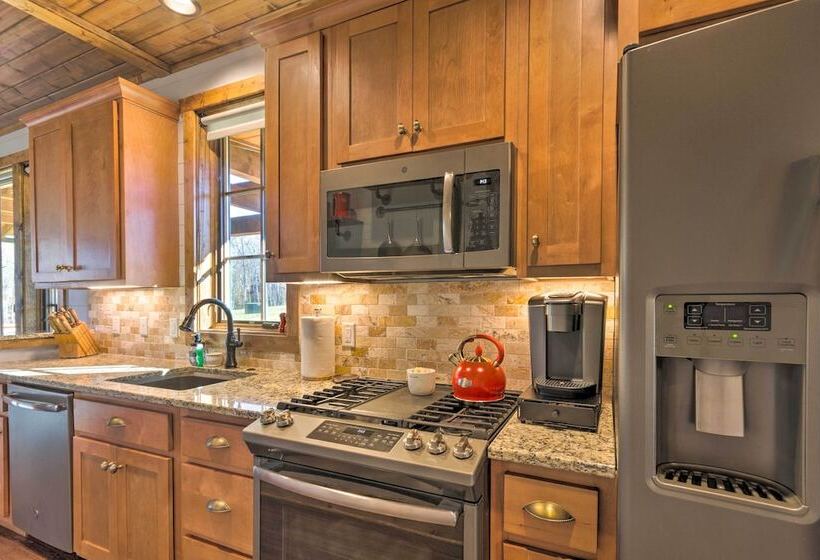 Modern Cabin W/ Deck, Grill & Chinquapin Amenities